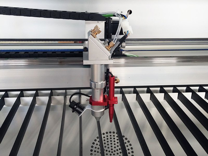 Laser head for CO2 laser engraving machine