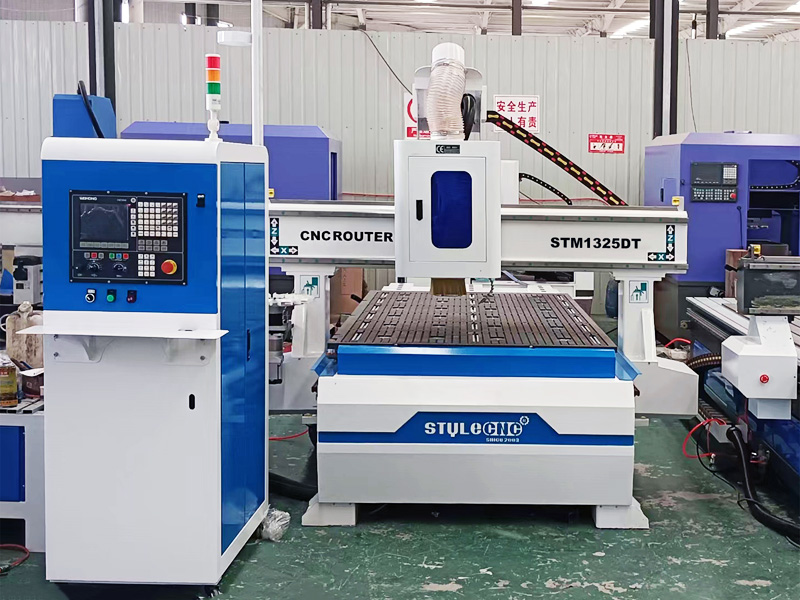 Aluminum CNC router with tapping Aluminum CNC router with tapping