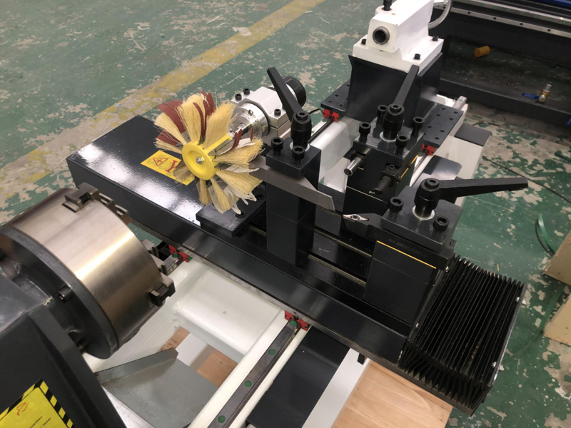 小型數(shù)控木工車床，可加工碗、盤、花瓶、杯子