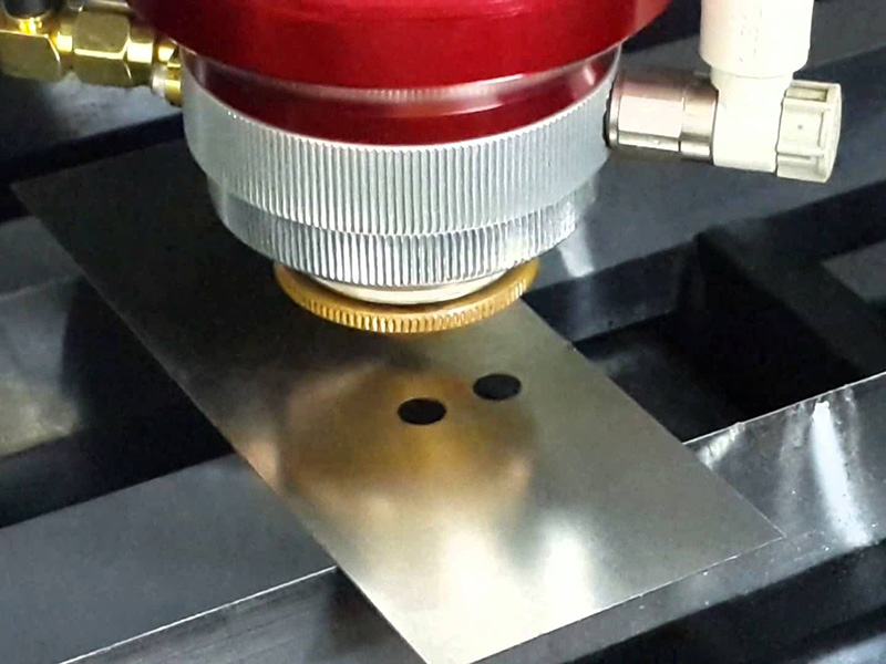 The First Picture of Metal & Nonmetal Laser Cutter with 300W CO2 Laser Tube