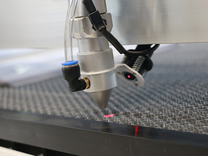 Acrylic laser cutting machine cutting head
