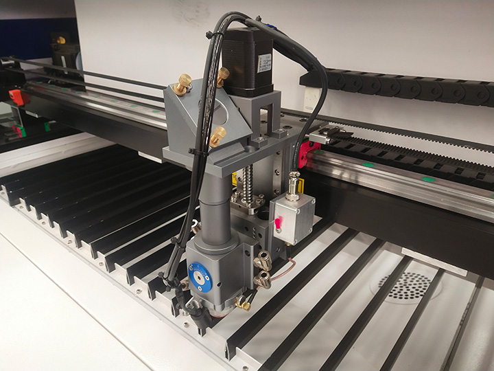 Mixed laser cutting system head