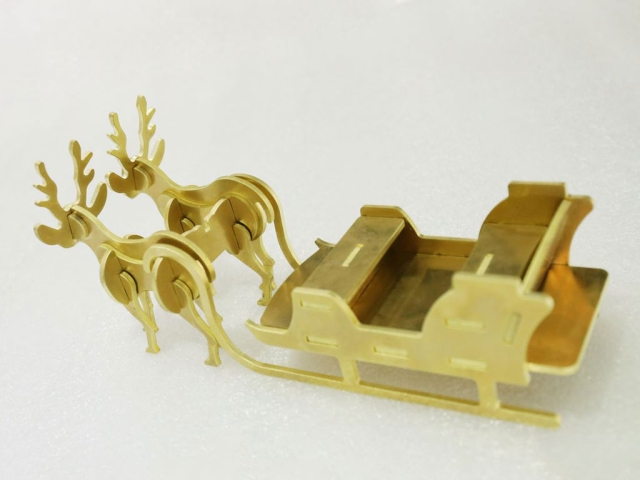 Fiber laser cutting machine for 3D copper and brass metal arts and crafts
