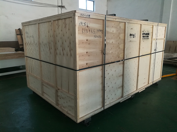 Package of 1325 CNC Router with 4 Axis Rotary Table Package of 1325 CNC Router with 4 Axis Rotary Table