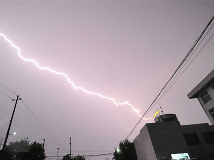 What protection works need to do for a CNC router in thunderstorm days?