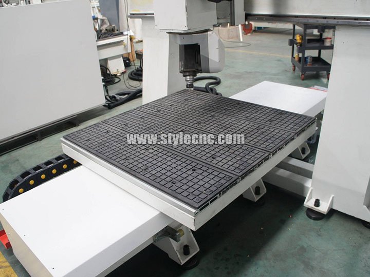 The Third Picture of Small 5 Axis CNC Machining Center for 3D Woodworking