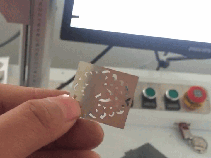 30W Fiber Laser Marking Machine for 0.5mm Sliver Cutting