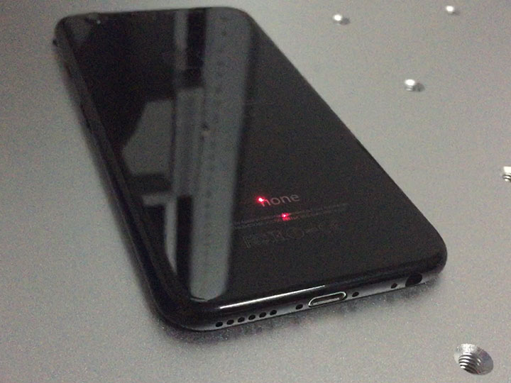 Jet Black iPhone 7 laser engraving machine with MOPA fiber laser souce