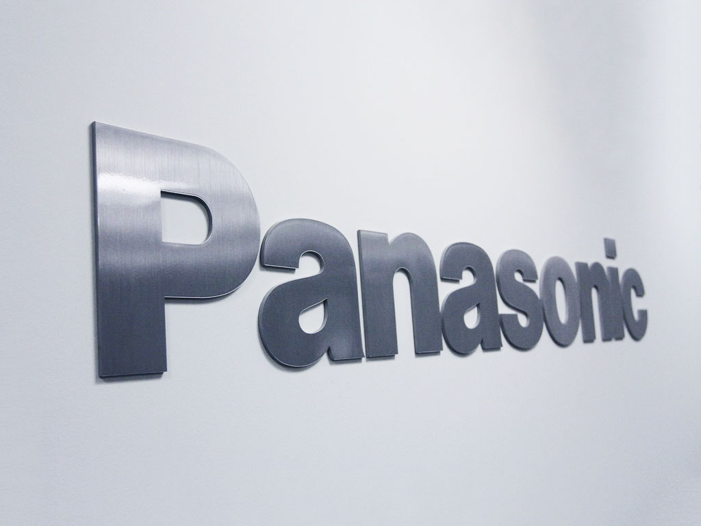 Fiber laser cutting metal logos