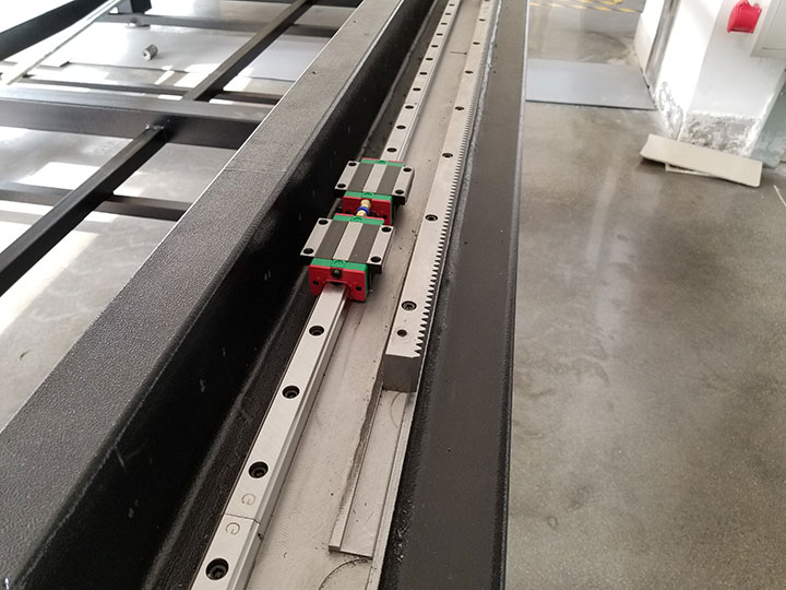 Sheet metal and tubes laser cutting machine