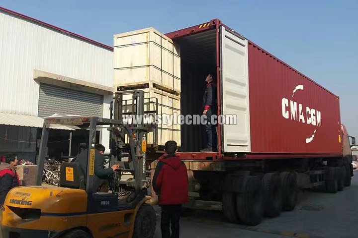 Packages and delivery of CO2 Laser Wood Cutter