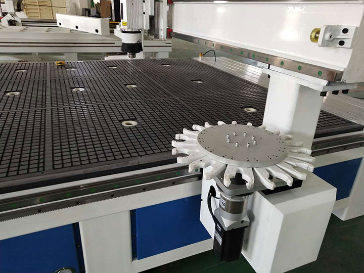 The First Picture of Automatic Tool Changer CNC Machining Center for Woodworking