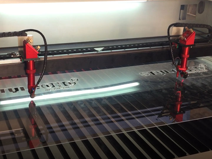 STJ1390-2 Double Head Laser Machine Cutting Acrylic Sign