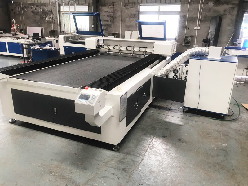150W laser cutting machine with four laser cutting heads