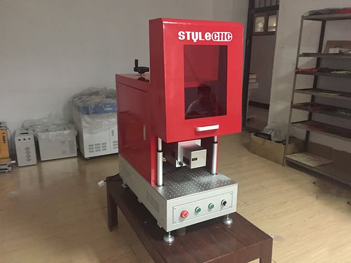 Fiber Laser Marking Machine with Protection Cover in Spain Fiber Laser Marking Machine with Protection Cover in Spain