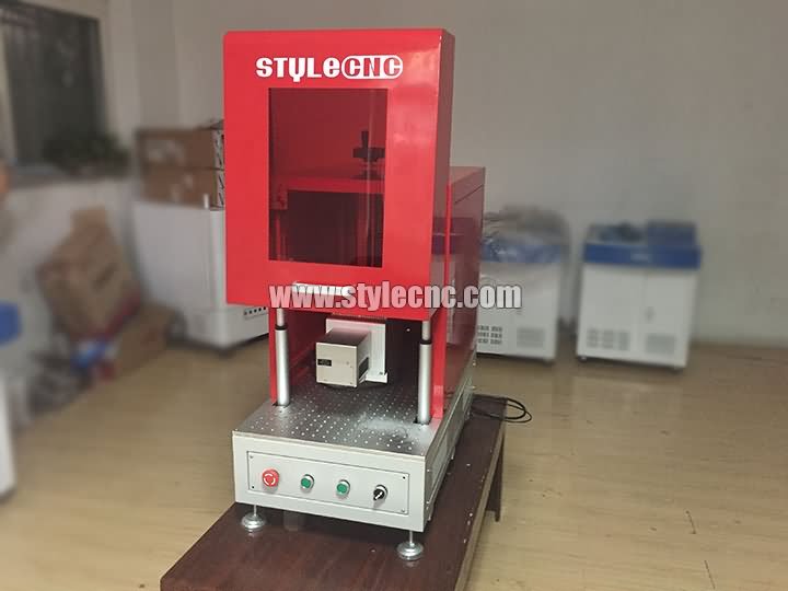 Fiber laser marking machine with protection cover