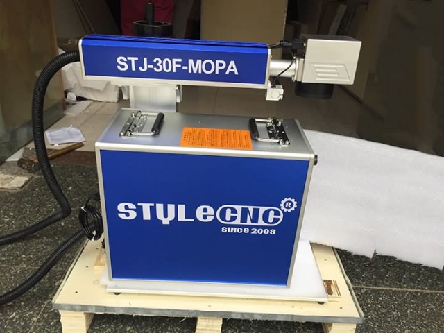 30W 哥倫比亞的 MOPA 光纖激光打標(biāo)機