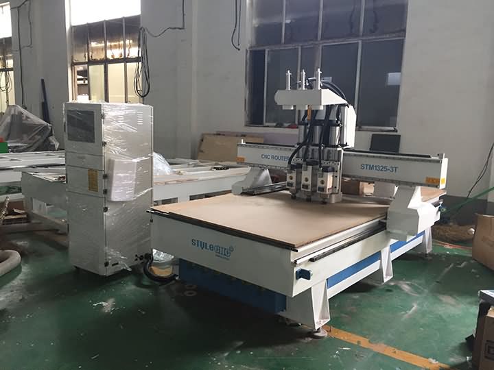 3 galvu CNC maršrutētāja mašīna Marokā