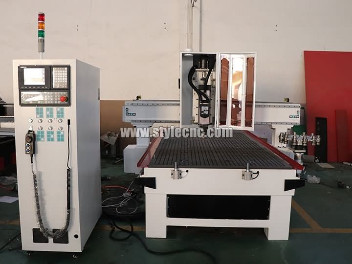 Carousel ATC CNC machining center