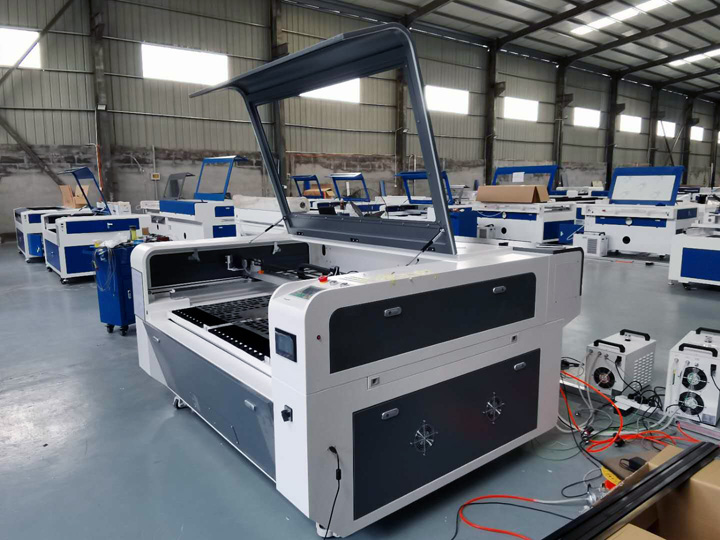 The First Picture of Hobby Metal & Nonmetal Laser Cutter with CO2 Laser Tube