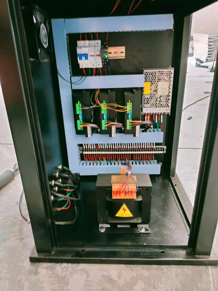 日本松下數(shù)控等離子切割機(jī)伺服驅(qū)動(dòng)器