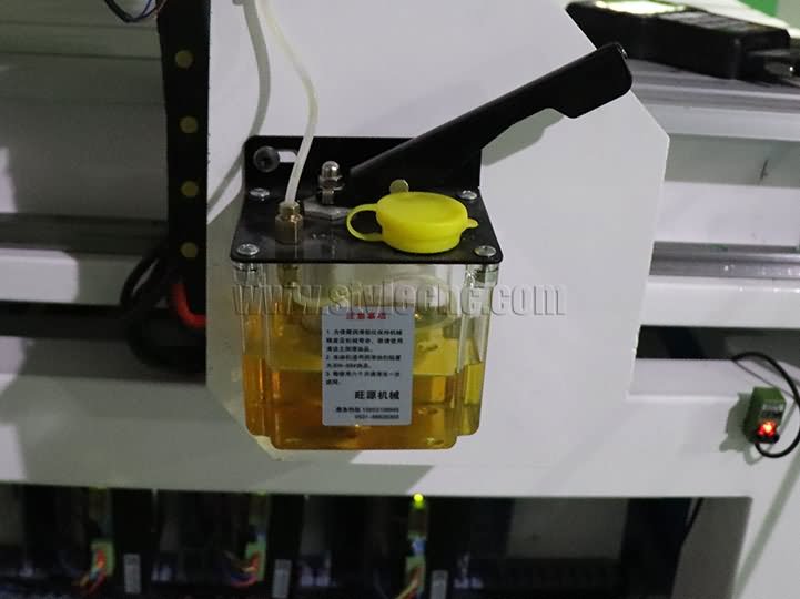 Oil lubrication for Hobby CNC Router rails