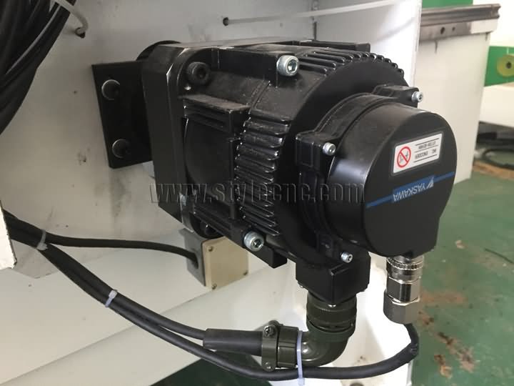 安川伺服電機(jī)及驅(qū)動(dòng)器