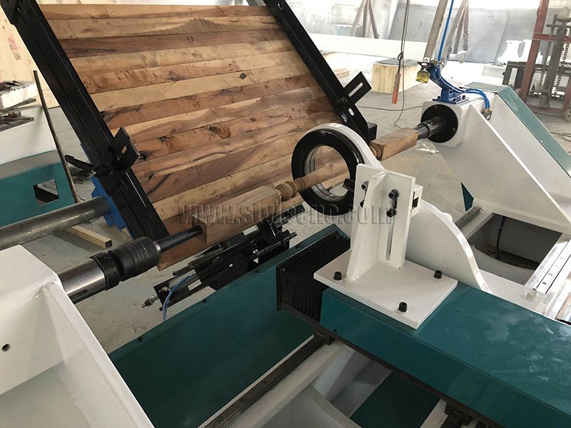 2023 Top Rated Automatic Feeding CNC Lathe Machine for Wood