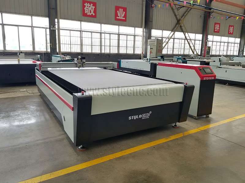 Oscillating knife cutting machine