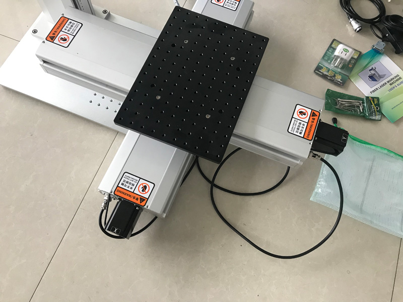 帶橫向滑軌的滑動(dòng)工作臺(tái)