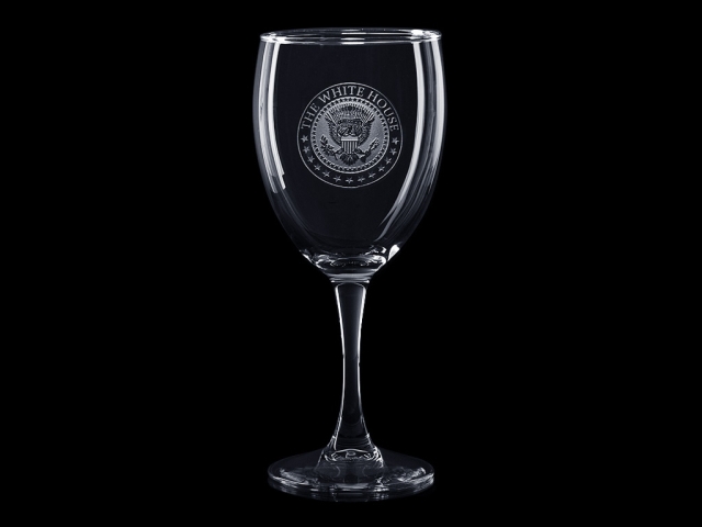 UV laser engraver for personalized red wine glass etching