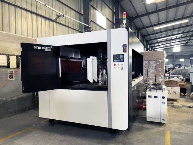 4x4 Hybrid Fiber & CO2 Laser Cutting Table for Metal & Wood