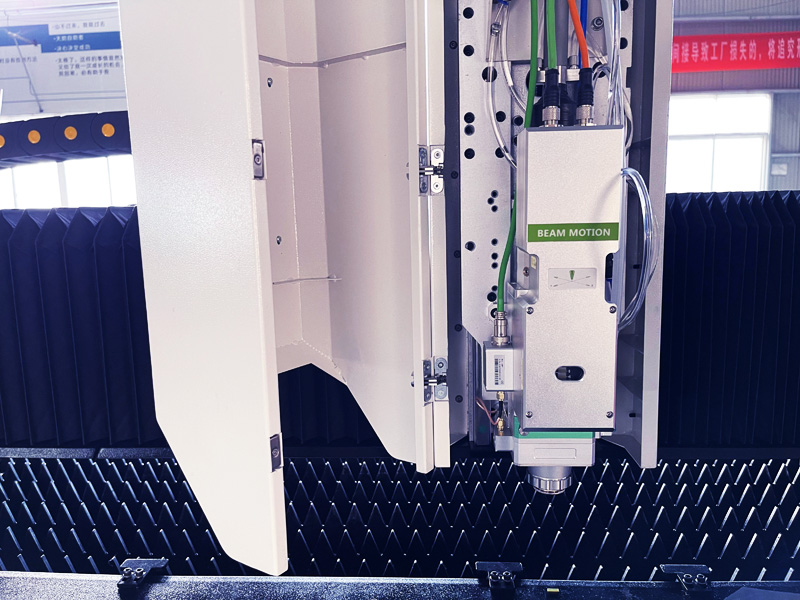 Raytools autofocus laser cutting head from Swiss