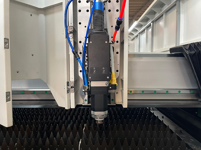 6KW 金屬板激光切割機(jī)