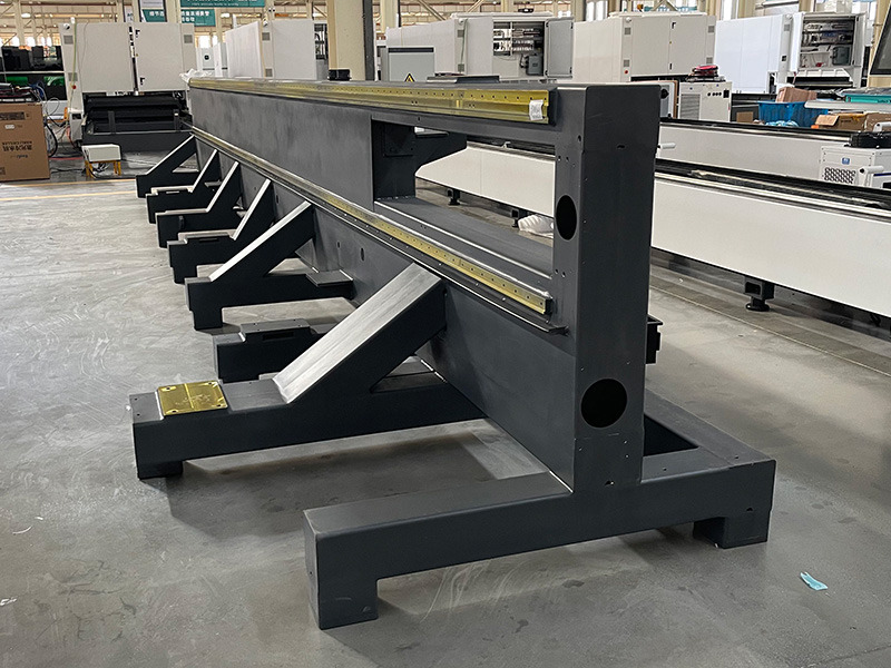 Side-hanging machine bed