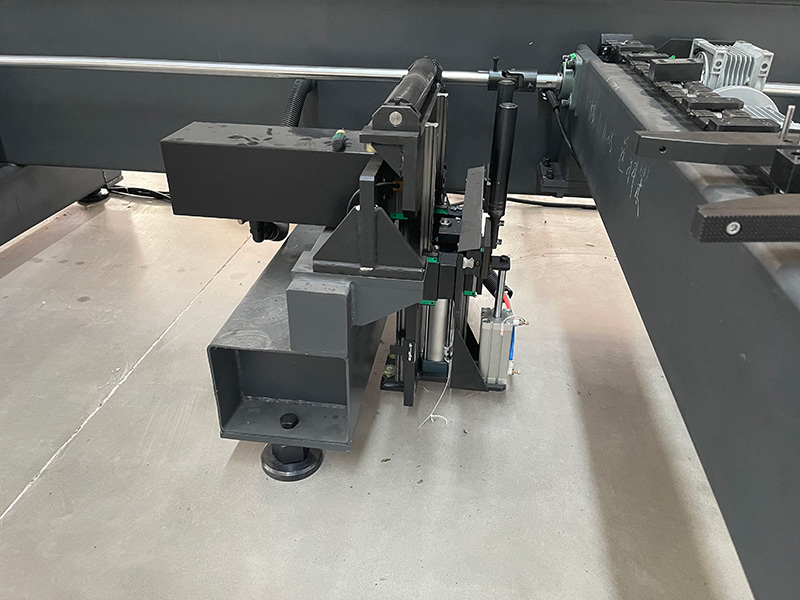 Servo follow-up support