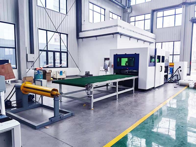 Automātiska lāzera aizvēršanas sistēma: ar spirāli barota lāzergriešanas mašīna