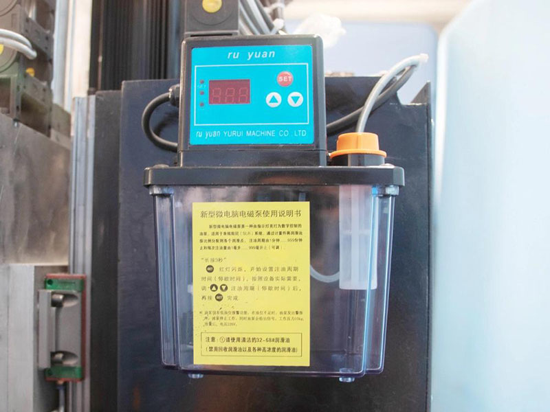 Centralized lubrication system for CNC wood lathe Centralized lubrication system for CNC wood lathe