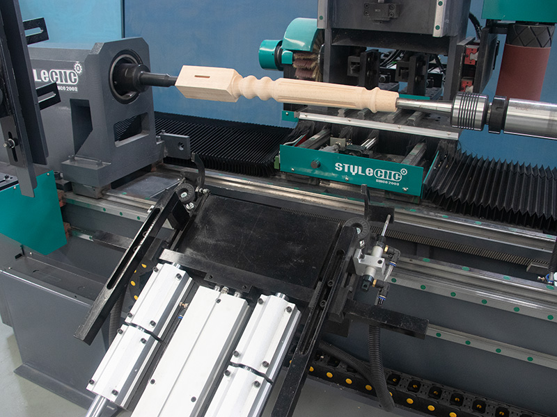 Automatic feeder for loading and unloading Automatic feeder for loading and unloading