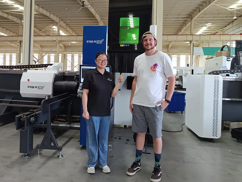 Šķiedru lāzera griešanas mašīna piekabju lokšņu metālam un caurulēm