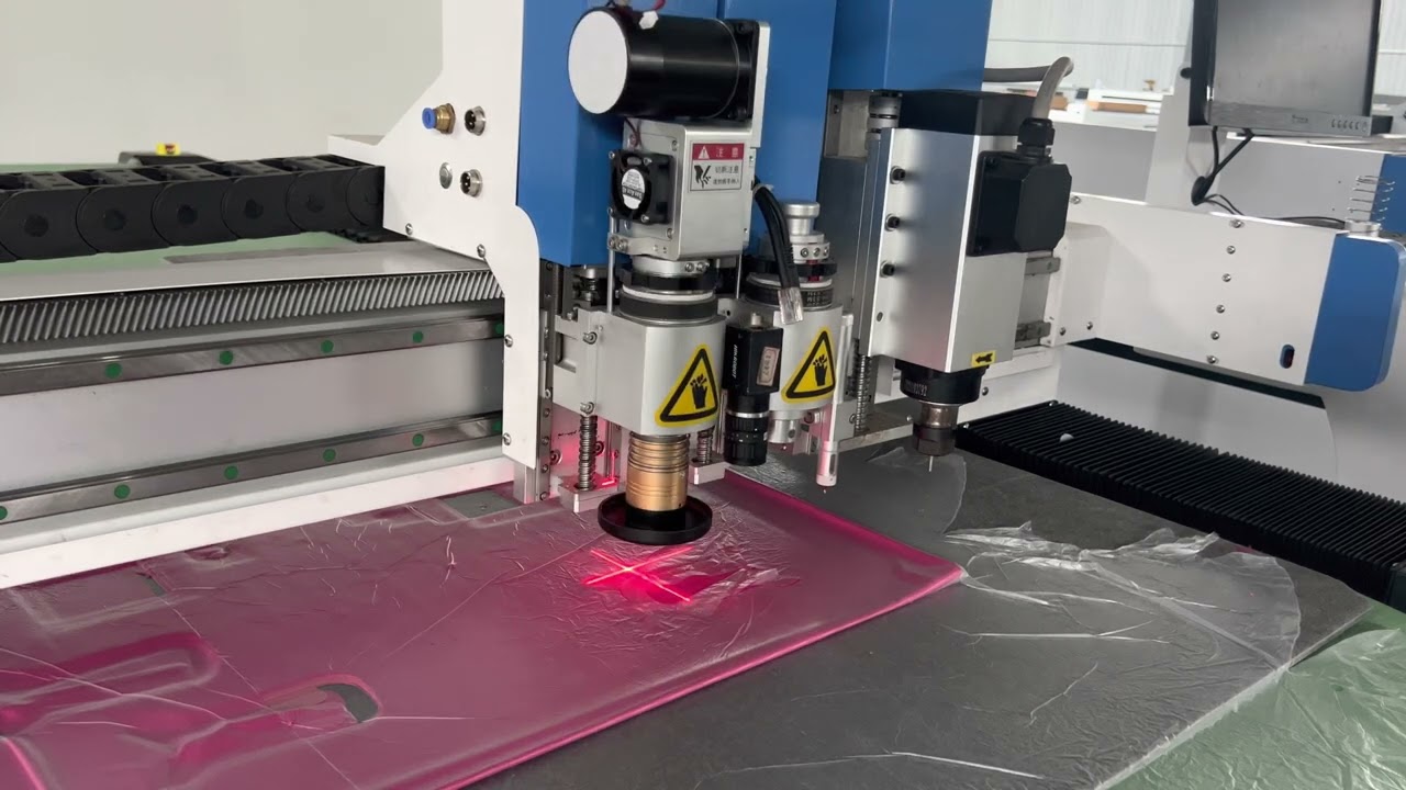 Automatic Digital Knife Cutting Multi-Layer Fabric Automatic Digital Knife Cutting Multi-Layer Fabric