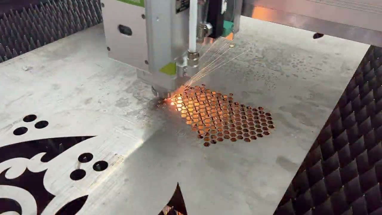 1500W Fiber Laser Cutting Machine for Custom Metal Signs 1500W Fiber Laser Cutting Machine for Custom Metal Signs