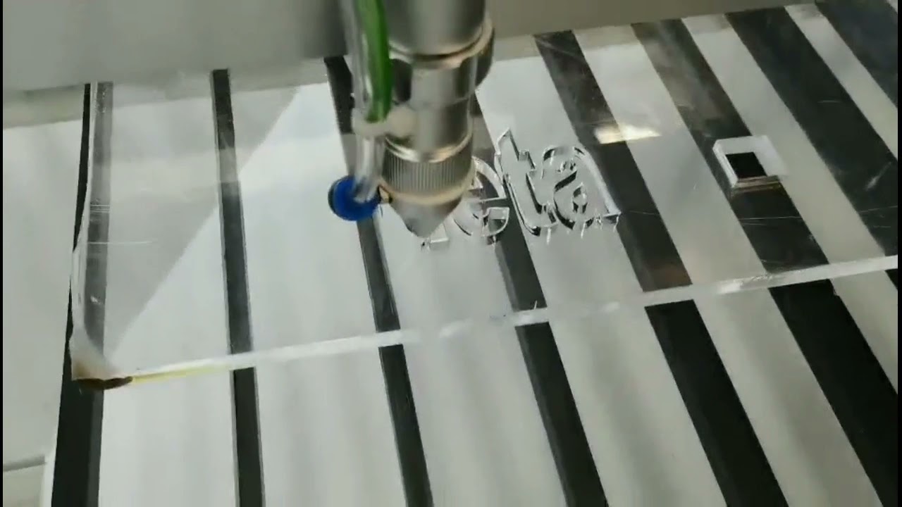 Dual-Head CO2 Laser Cutter for Paper and Cardboard Dual-Head CO2 Laser Cutter for Paper and Cardboard