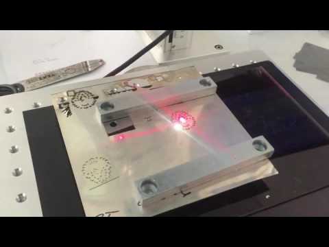 30W 光纖激光打標(biāo)機(jī) 0.5mm 長(zhǎng)條切割 30W 光纖激光打標(biāo)機(jī) 0.5mm 長(zhǎng)條切割